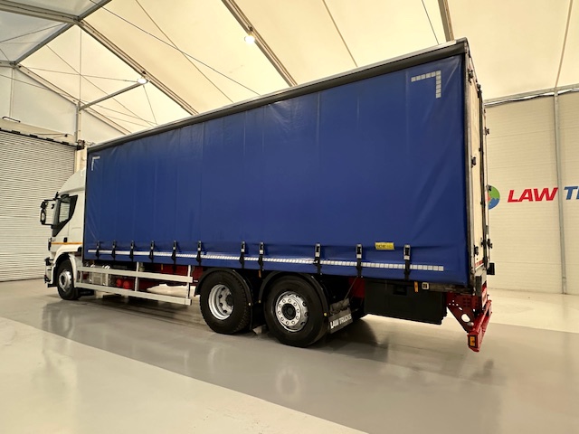 Iveco Stralis 360 6×2 Rear Steer Curtainsider