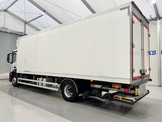 Mercedes Antos 1827 Day Cab Fridge Box
