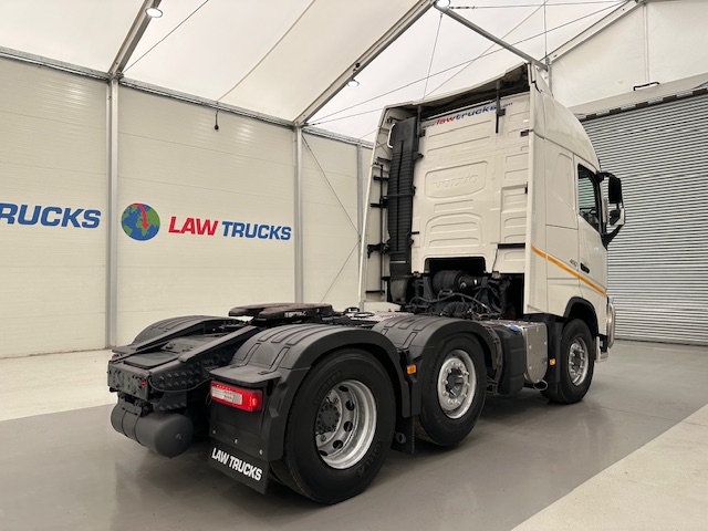 Volvo FH 460 Euro 5 6×2 Tractor Unit Safari Edition