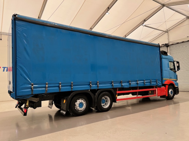 Mercedes Actros 2530 Rear Lift Sleeper Cab Curtainsider