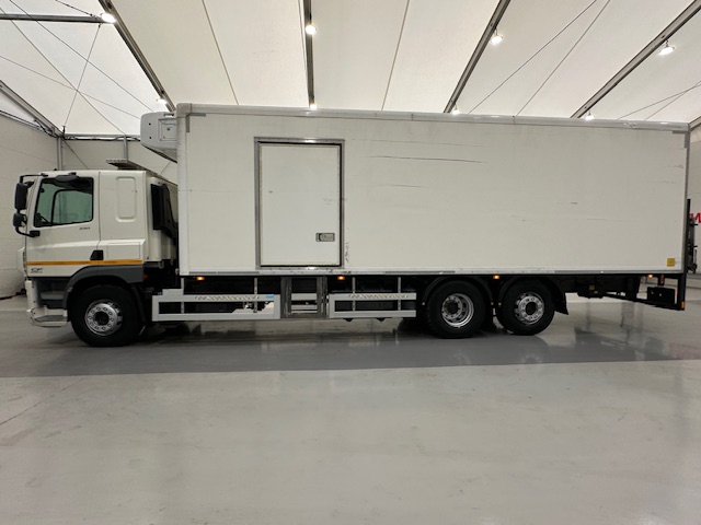 DAF CF 330 6×2 Sleeper Cab Fridge Box