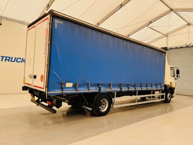 DAF CF 220 4×2 Sleeper Cab Curtainsider
