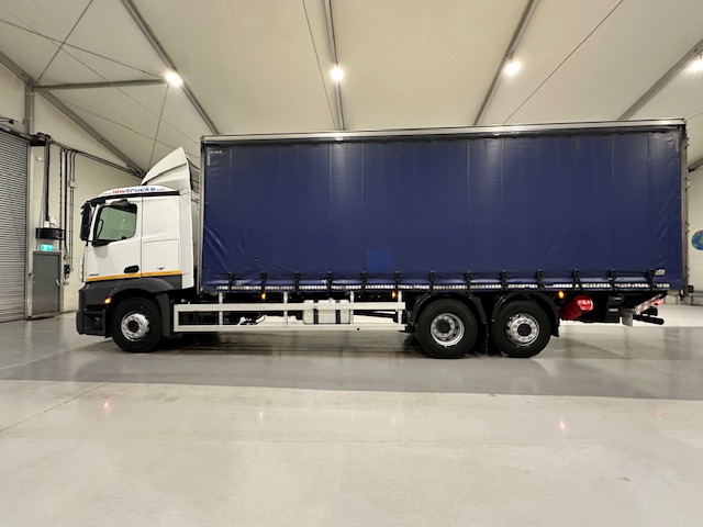 Mercedes Actros 2530 6×2 Sleeper Cab Curtainsider