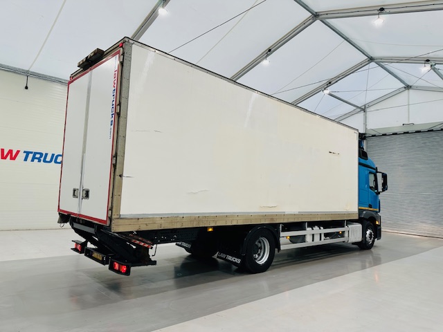 Mercedes Actros 1830 Sleeper Curtainsider Box Van