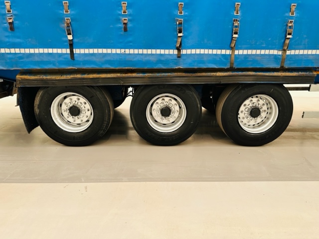 SDC Tri Axle Curtainsider Trailer