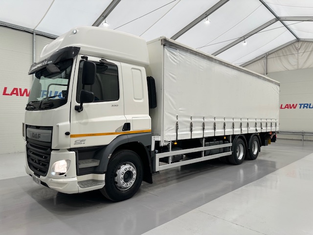 DAF CF 330 6×2 10 Tyre Sleeper Cab Curtainsider