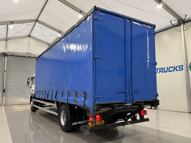 MAN TGM 18.250 4×2 Sleeper Cab Curtainsider