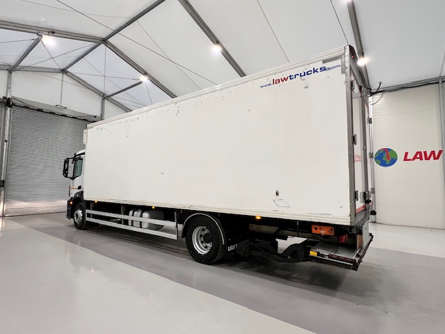 Mercedes Antos 1827 Day Cab Fridge Box