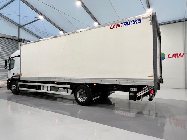 Mercedes Actros 1824 4×2 Sleeper Cab Box Van