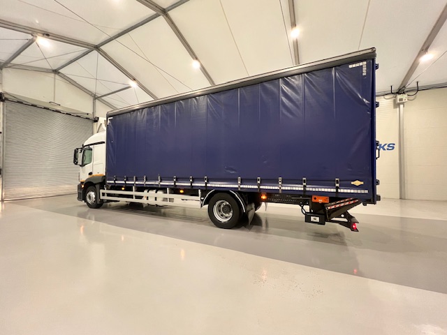 Mercedes Actros 1824 Sleeper Cab Curtainsider