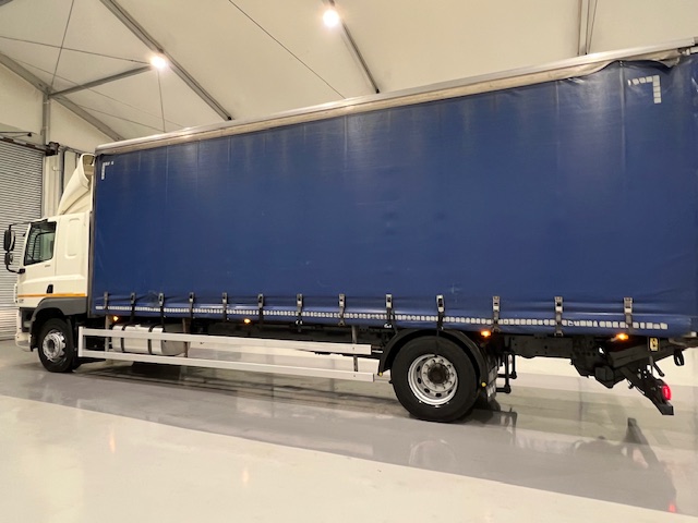 DAF CF 250 4×2 Sleeper Cab Curtainsider