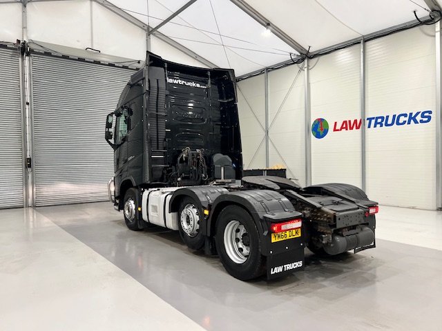 Volvo FH 500 6×2 Midlift Tractor Unit Safari Edition
