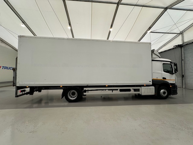 Mercedes Actros 1824 4×2 Sleeper Cab Box Van