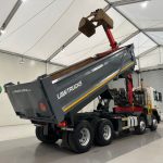 Volvo FM 370 8×4 Steel Tipper Grab - thumbnail