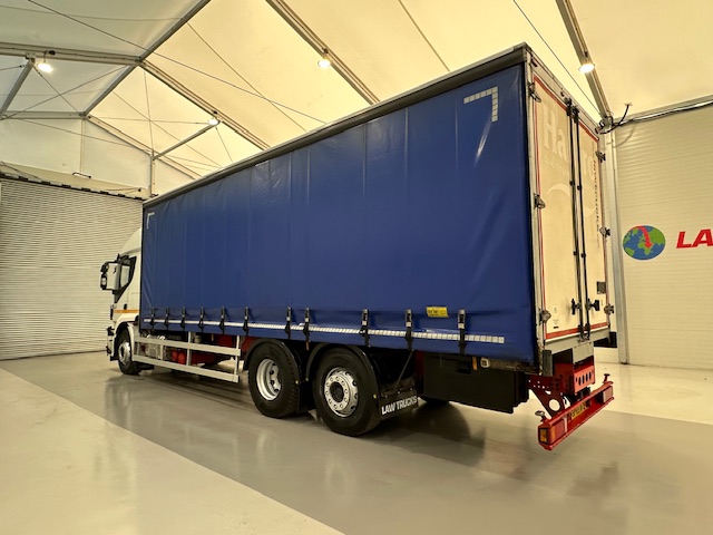 Iveco Stralis 360 6×2 Rear Steer Curtainsider