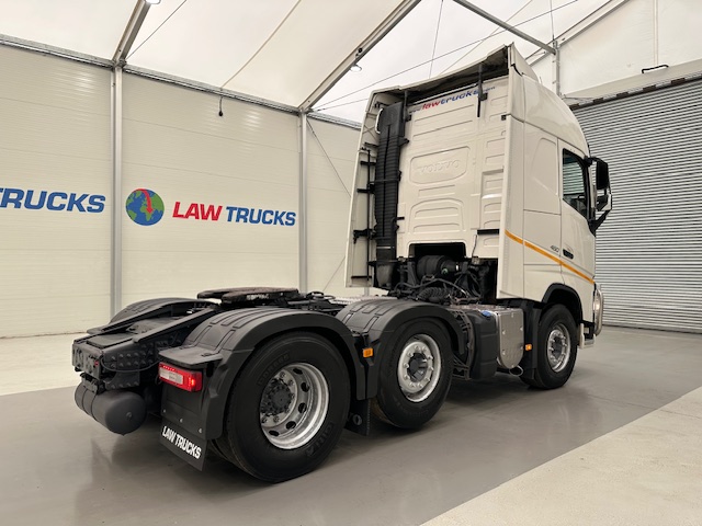 Volvo FH 460 Euro 5 6×2 Tractor Unit Safari Edition