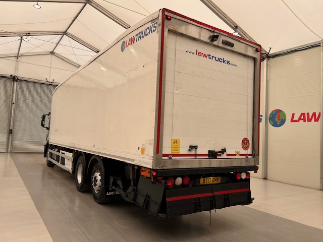 Iveco Stralis 310 AT 6×2 Box Van