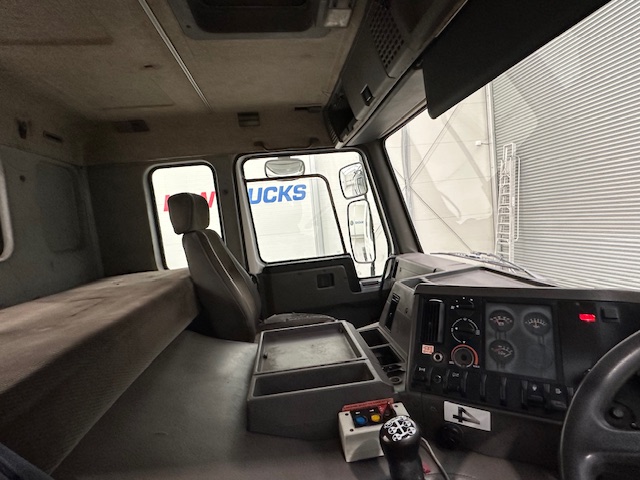 Volvo FL10 320 4×2 Sleeper Cab Tractor Unit