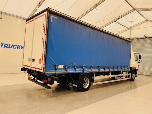 DAF CF 220 4×2 Sleeper Cab Curtainsider