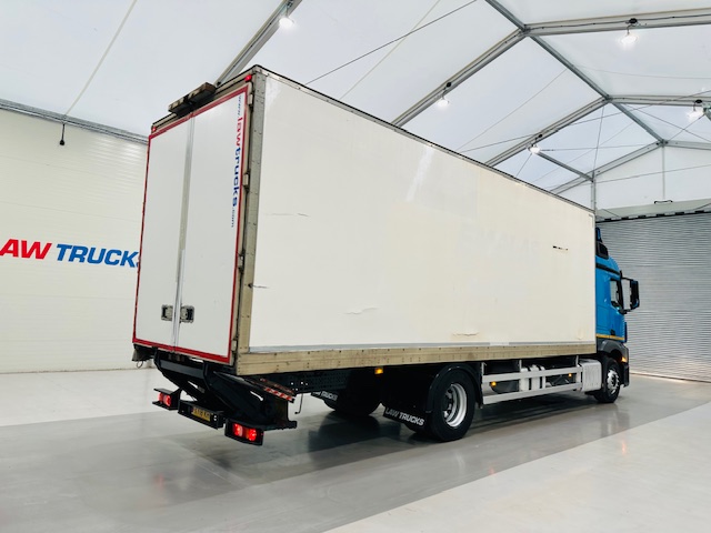 Mercedes Actros 1830 Sleeper Curtainsider Box Van