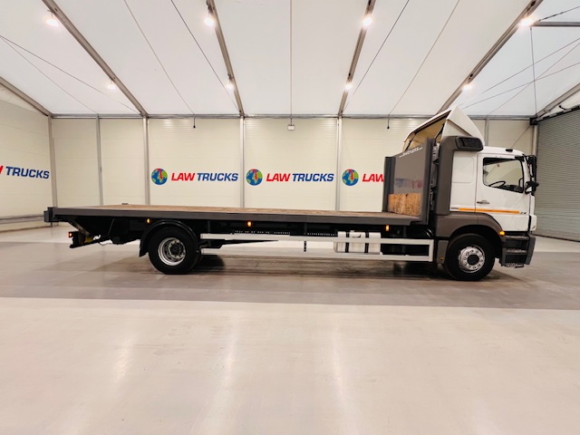 Mercedes Axor 1824 Sleeper Cab Flatbed