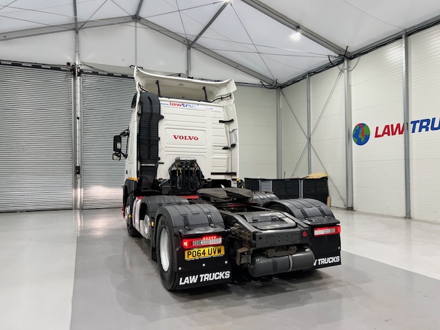 Volvo FM 450 6×2 Midlift Tractor Unit