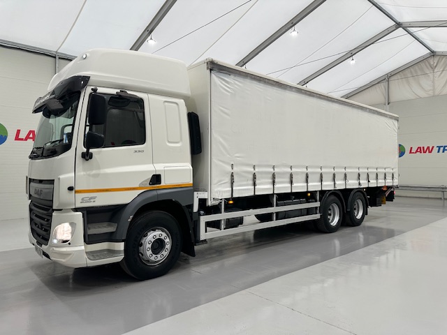 DAF CF 330 6×2 10 Tyre Sleeper Cab Curtainsider