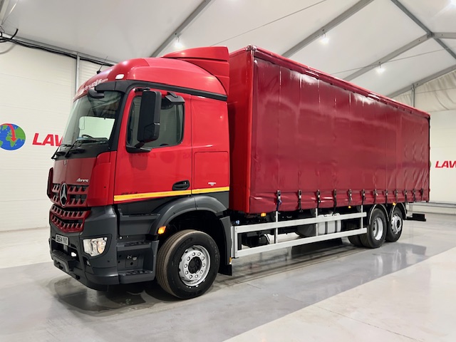 Mercedes Actros 2533 6×2 Sleeper Cab Curtainsider