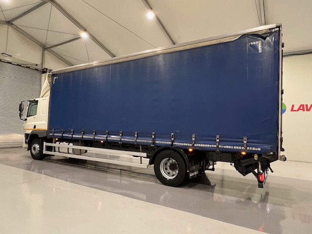 DAF CF 250 4×2 Sleeper Cab Curtainsider