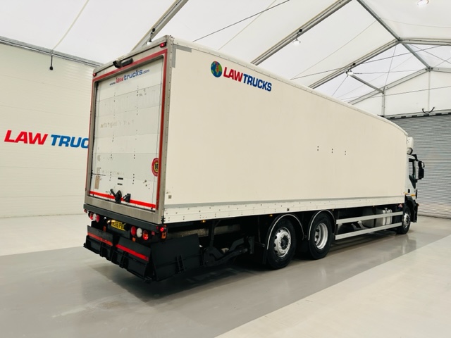Iveco Stralis 310 Euro 6 6×2 Box Van