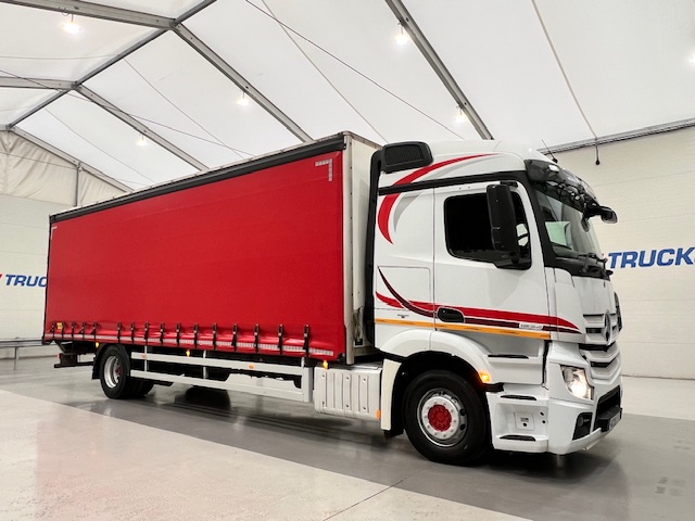 Mercedes Actros 1824 4×2 Sleeper Cab Curtainsider