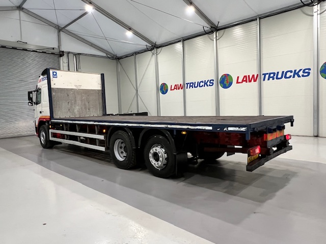 Volvo FM 330 6×2 Rear Lift Sleeper Cab Flatbed