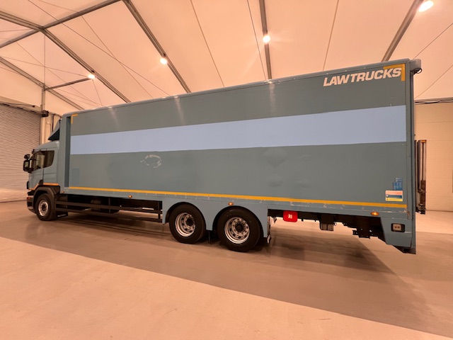 Scania P320 6×2 10 Tyre Rear Lift Insulated Box Van
