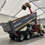 Volvo FM 370 8×4 Steel Tipper Grab - thumbnail