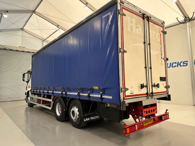 Iveco Stralis 360 6×2 Rear Steer Curtainsider