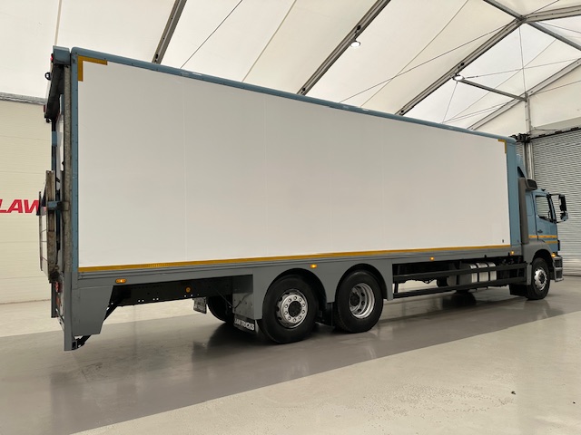 Mercedes Axor 2529 Rear Lift Sleeper Cab Box Van