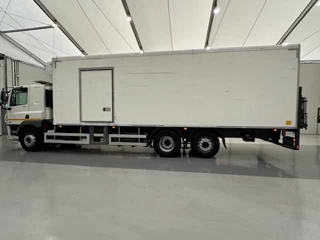 DAF CF 330 6×2 Sleeper Cab Fridge Box