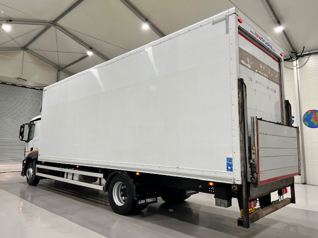 Mercedes Actros 1824 4×2 Sleeper Cab Box Van