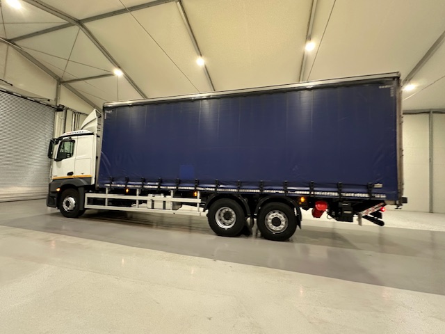 Mercedes Actros 2530 6×2 Sleeper Cab Curtainsider