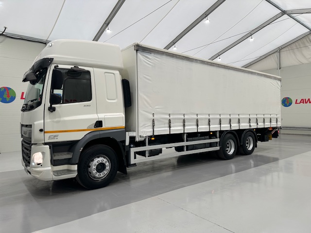 DAF CF 330 6×2 10 Tyre Sleeper Cab Curtainsider