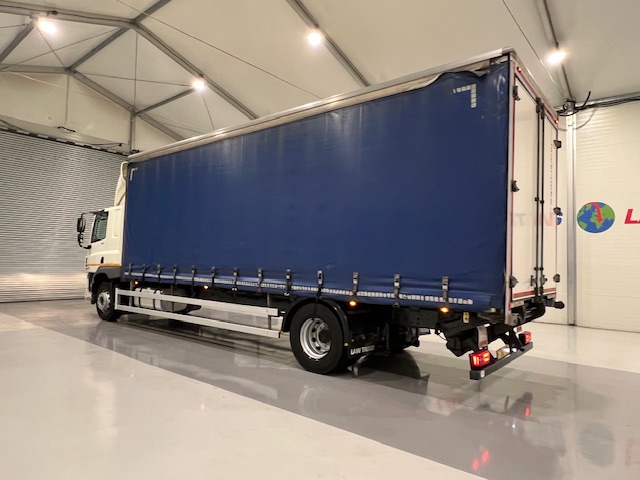 DAF CF 250 4×2 Sleeper Cab Curtainsider