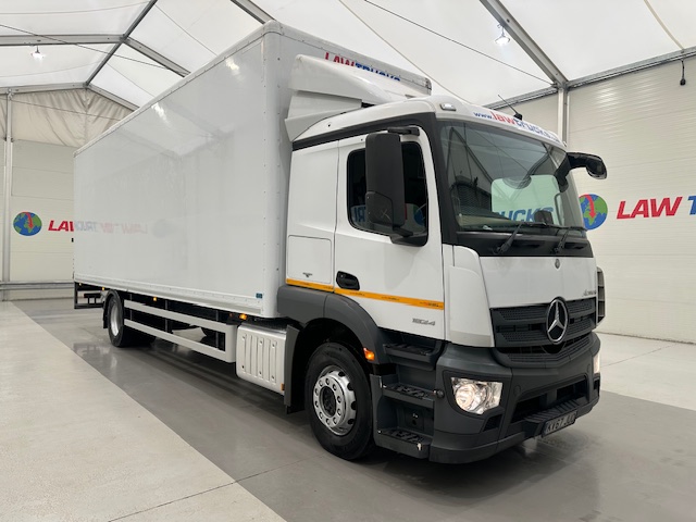 Mercedes Actros 1824 4×2 Sleeper Cab Box Van