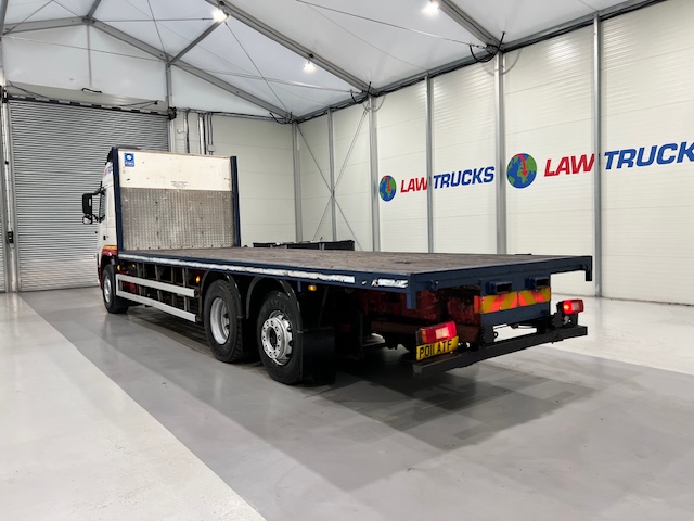 Volvo FM 330 6×2 Rear Lift Sleeper Cab Flatbed