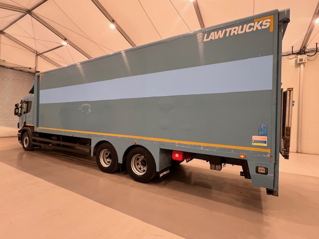 Scania P320 6×2 10 Tyre Rear Lift Insulated Box Van