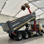 Volvo FM 370 8×4 Steel Tipper Grab - thumbnail