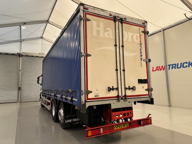 Iveco Stralis 360 6×2 Rear Steer Curtainsider
