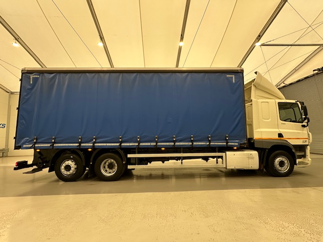 DAF CF 330 6×2 Rear Lift Sleeper Cab Curtainsider