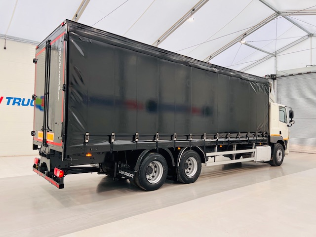 DAF CF 330 6×2 Rear Lift Sleeper Cab Curtainsider