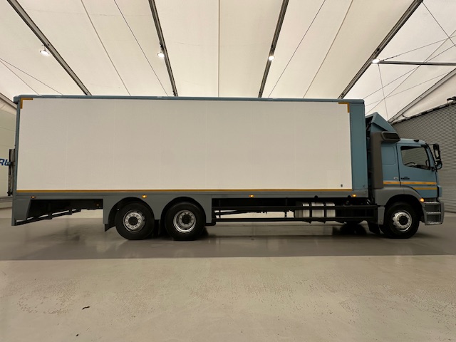 Mercedes Axor 2529 Rear Lift Sleeper Cab Box Van