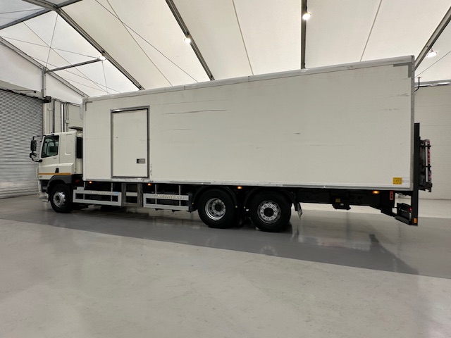 DAF CF 330 6×2 Sleeper Cab Fridge Box